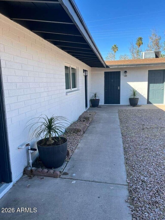 1321 N 48th Pl in Phoenix, AZ - Building Photo - Building Photo