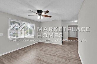 330 Mercury Dr in Orange Park, FL - Foto de edificio - Building Photo