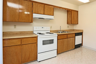 Granada Apartments in Clovis, CA - Building Photo - Interior Photo