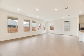 2416 Conroe Rd in Celina, TX - Foto de edificio - Building Photo