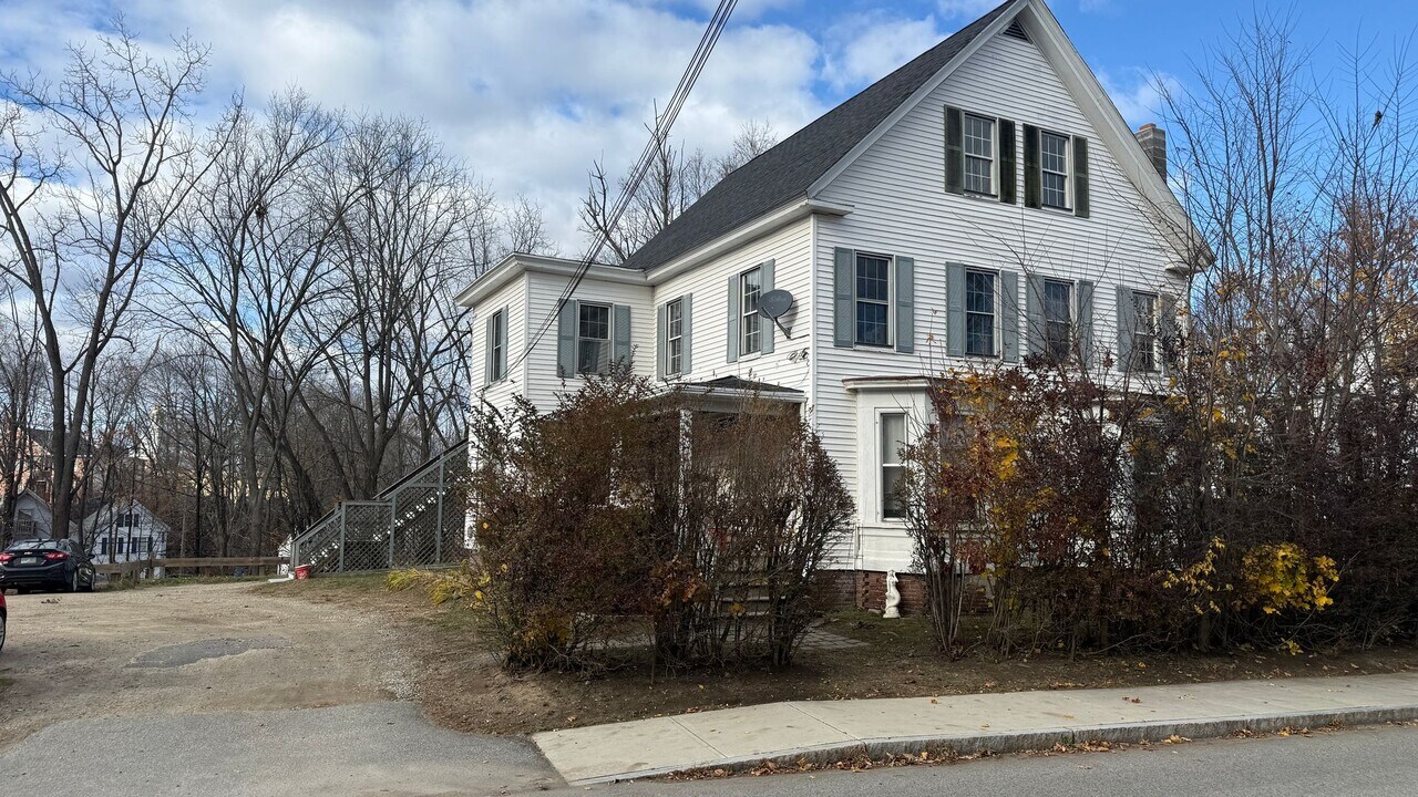 24-26 Hanson Street in Dover, NH - Building Photo