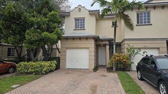 2022 Island Dr in West Palm Beach, FL - Building Photo