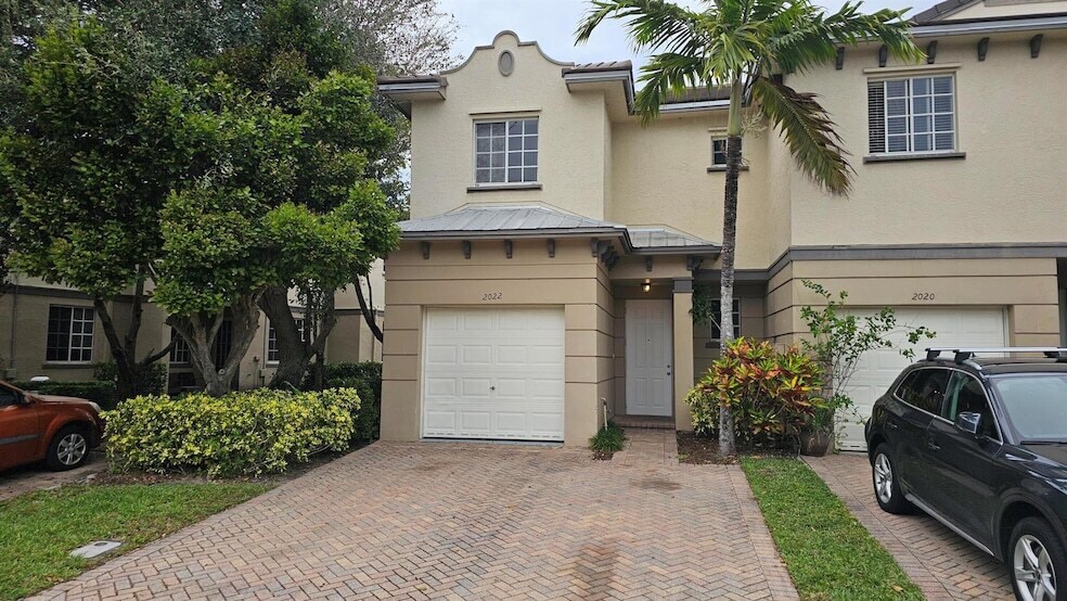 2022 Island Dr in West Palm Beach, FL - Building Photo