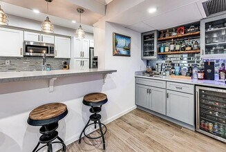 1221 Kings Rd in West Hollywood, CA - Building Photo - Building Photo