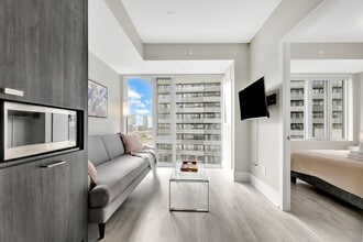 438 Wellington St W in Toronto, ON - Building Photo - Building Photo