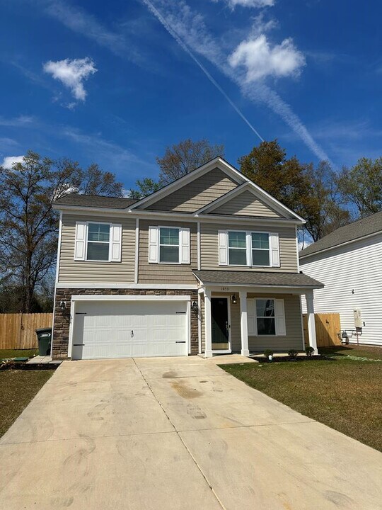 1853 Ruger Dr in Sumter, SC - Building Photo