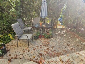 9 Manor House Ln in Uxbridge, MA - Foto de edificio - Building Photo