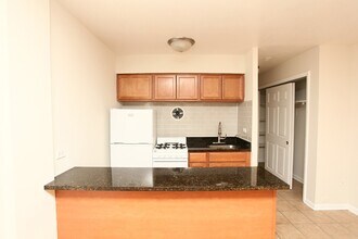 5847 N Winthrop Ave, Unit 101 in Chicago, IL - Building Photo - Building Photo