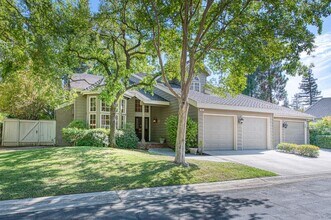 2727 W Bluff Ave in Fresno, CA - Building Photo - Building Photo