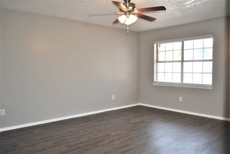 Summit Place Apartments in Red Oak, TX - Building Photo - Building Photo