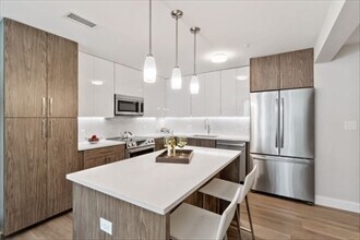 771 Harrison Ave, Unit 2G in Boston, MA - Foto de edificio - Building Photo