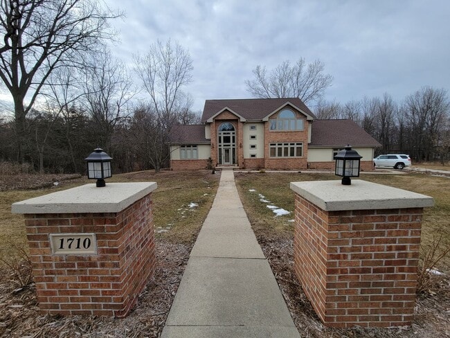 property at 1710 Willow Bend Rd