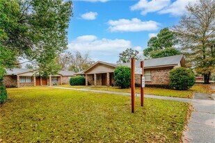 18291 E Illinois St in Robertsdale, AL - Building Photo