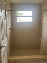 1420 N 69th Way in Hollywood, FL - Foto de edificio - Building Photo