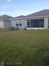 327 Raspberry Rd in Fort Pierce, FL - Foto de edificio - Building Photo