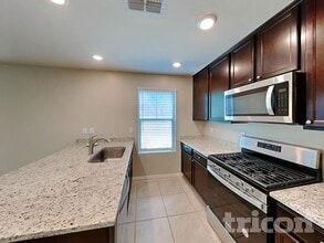 8023 W Albeniz Pl in Phoenix, AZ - Building Photo - Building Photo