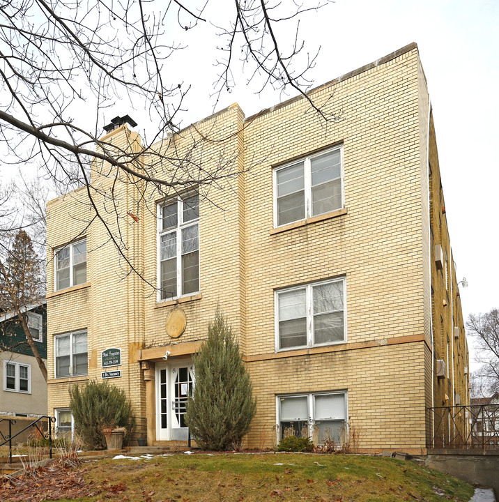 1947 Grand Ave in St. Paul, MN - Building Photo