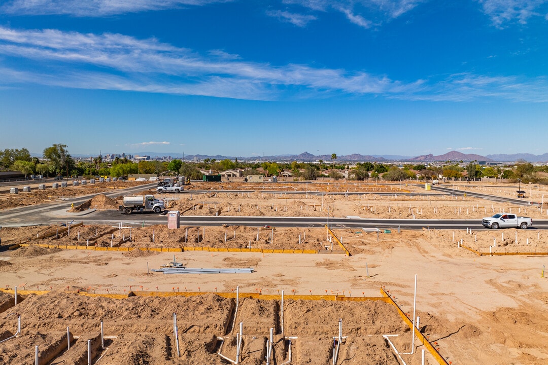 Corsica Villas in Phoenix, AZ - Building Photo