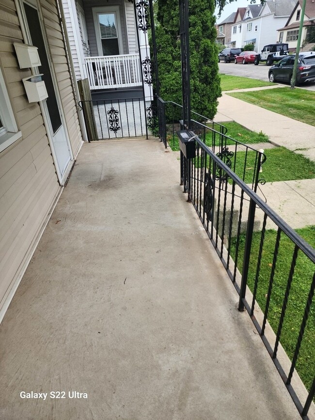 13329 S Buffalo Ave in Chicago, IL - Building Photo - Building Photo