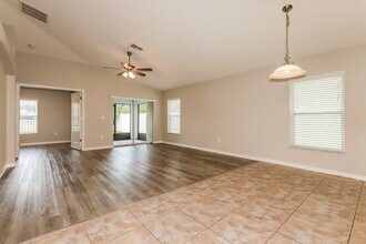 1709 Oak Pond St in Ruskin, FL - Building Photo - Building Photo