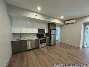 100 Hemenway St, Unit 203 in Boston, MA - Building Photo - Building Photo