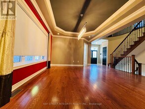 2449 Tesla Crescent in Oakville, ON - Building Photo - Building Photo