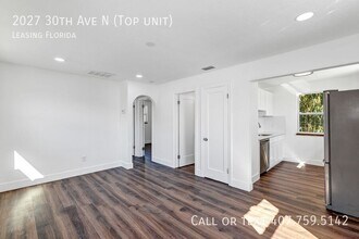 2027 30th Ave N in St. Petersburg, FL - Foto de edificio - Building Photo