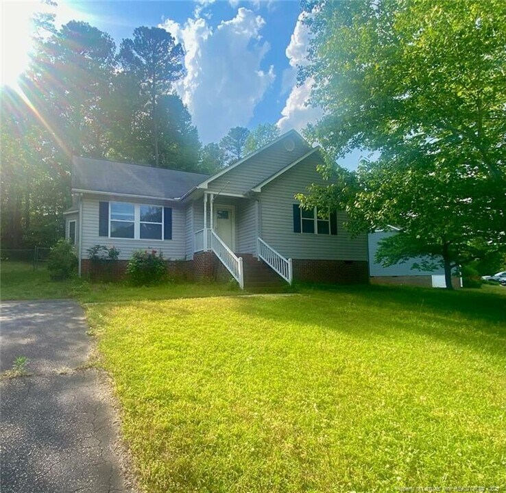 215 Brookfield Cir in Sanford, NC - Building Photo