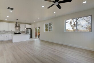 7001 W 48th Ave in Wheat Ridge, CO - Foto de edificio - Building Photo