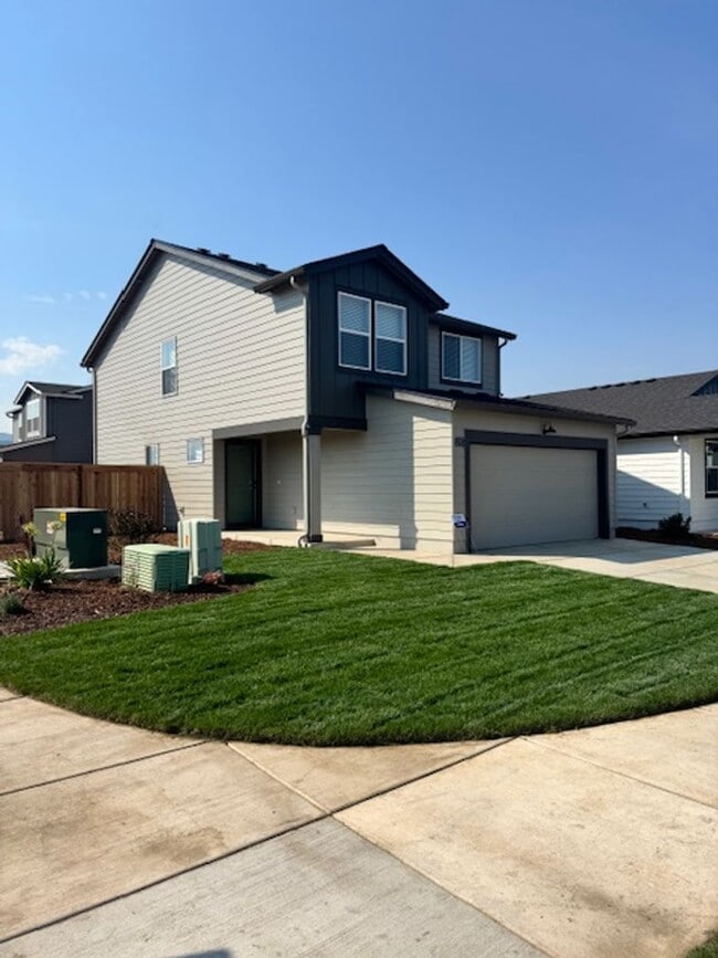 2705 Addysen Pk Wy in Medford, OR - Building Photo - Building Photo