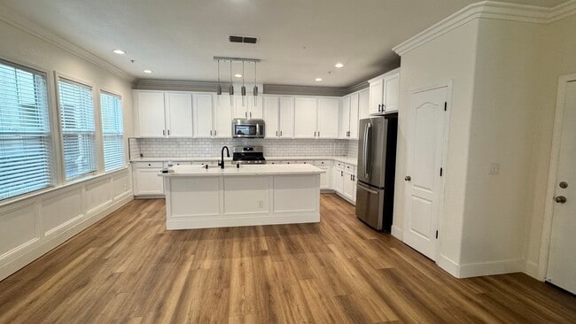 3301 N Park Dr, Unit 3301 North Park Dr 2814 in Sacramento, CA - Foto de edificio - Building Photo