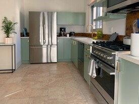 Stay Lola in Beverly Hills, CA - Building Photo