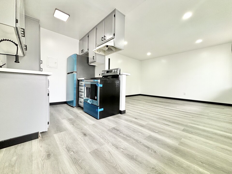 8204 Langdon Ave-Unit -19A COPY in Los Angeles, CA - Building Photo