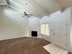1017 E Maryland Ave in Phoenix, AZ - Foto de edificio - Building Photo