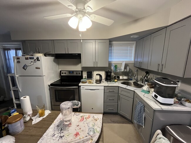 40 Old Northport Rd, Unit first floor in Kings Park, NY - Building Photo - Building Photo
