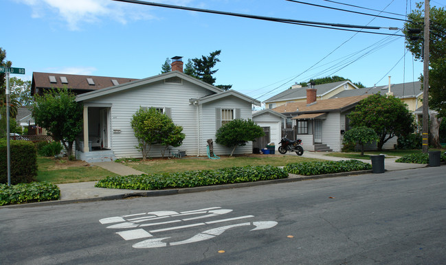 101-103 Bloomfield Rd in Burlingame, CA - Foto de edificio - Building Photo