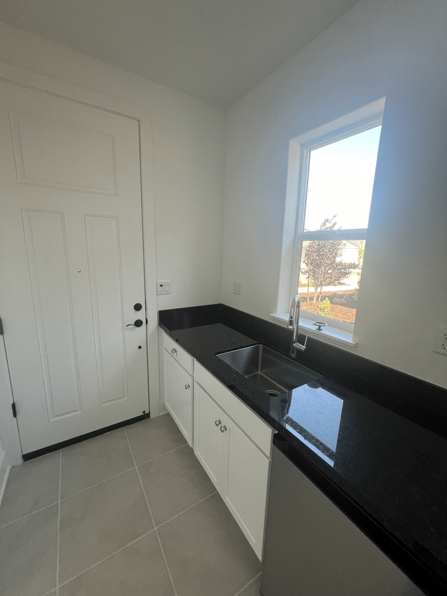 2750 Tacoma Dr in Lathrop, CA - Foto de edificio - Building Photo