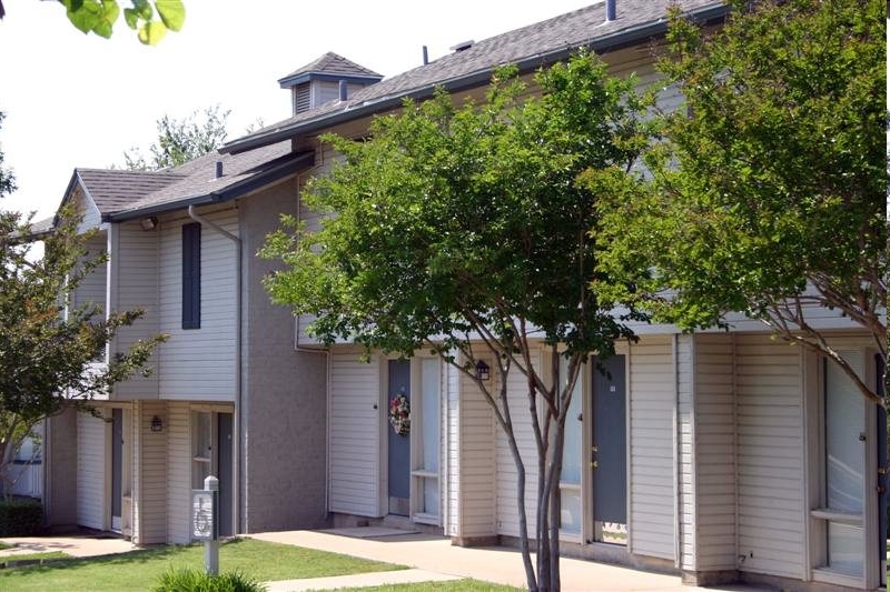 Willow Tree Apartments in Grand Prairie, TX - Building Photo