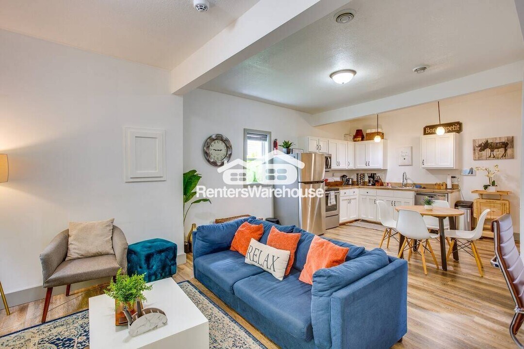 1811 Quincy St NE in Minneapolis, MN - Building Photo