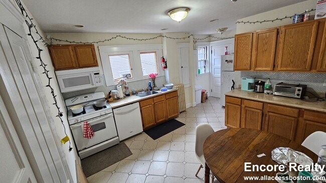 292 Foster St, Unit 44 in Boston, MA - Building Photo - Building Photo