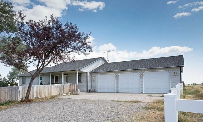 4860 Maribrooke Rd in Shepherd, MT - Foto de edificio - Building Photo