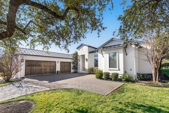 613 Golden Bear Dr in Austin, TX - Building Photo - Building Photo