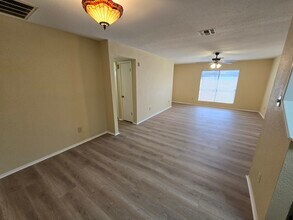 5669 Birchmont Dr in Houston, TX - Building Photo - Building Photo