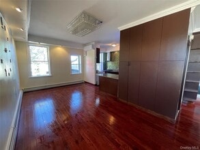 221 Bedford Ave in Bellmore, NY - Building Photo - Building Photo