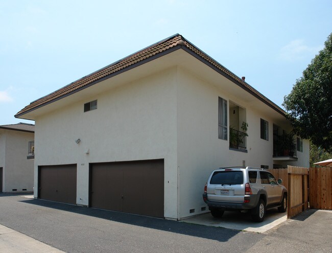 16052 Waikiki Ln in Huntington Beach, CA - Building Photo - Building Photo