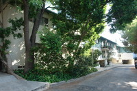 Holiday Manor in Studio City, CA - Building Photo - Building Photo