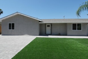 971 Calle Nogal in Thousand Oaks, CA - Building Photo