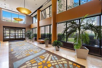 1001 W Jefferson Ave, Unit 300 8i in Detroit, MI - Building Photo - Building Photo