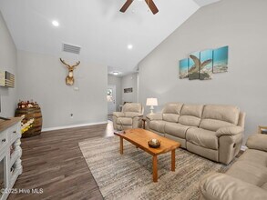 512 Hazelwood Dr in Holly Ridge, NC - Building Photo - Building Photo