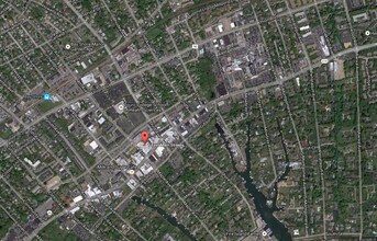 Bayshore Professional Plaza in Bay Shore, NY - Foto de edificio - Building Photo